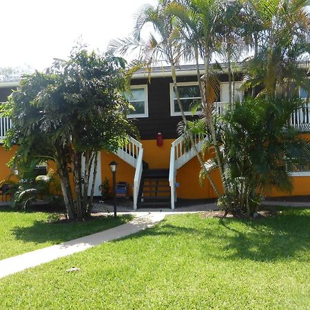 Englewood Bay Motel Exterior photo