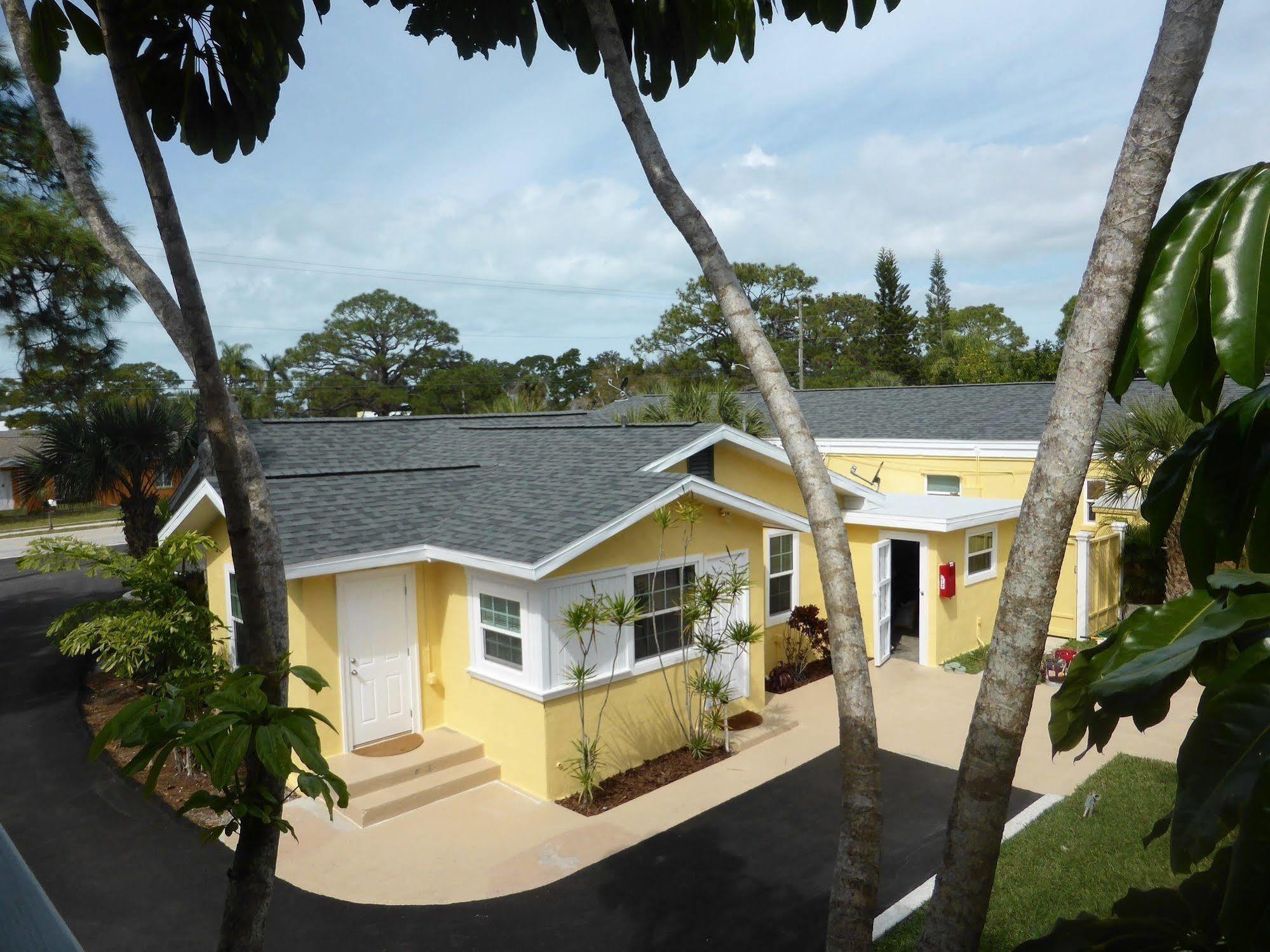 Englewood Bay Motel Exterior photo